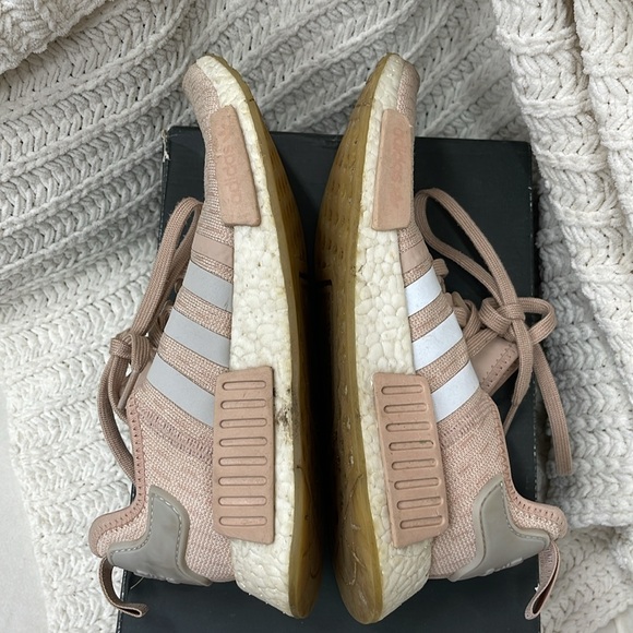Ladies PINK ADIDAS NMD R1 W size 9 - Picture 5 of 6